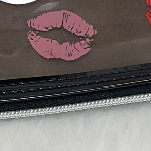 NWT Kat Von D/KVD Vegan Kiss Me All Over Tinted Translucent Makeup Bag/Zippered - Picture 4 of 9
